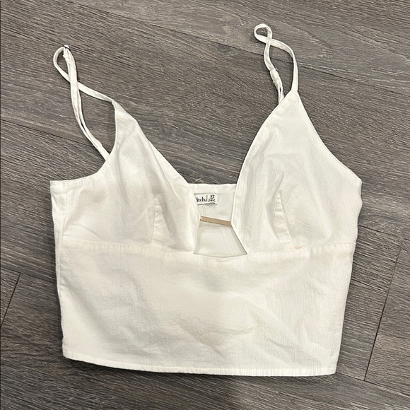 Abercrombie & Fitch Tops - Abercrombie & Fitch Ivory Camisole with Cut-Out